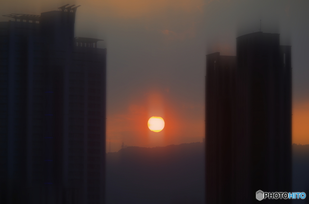 夕陽を見送る