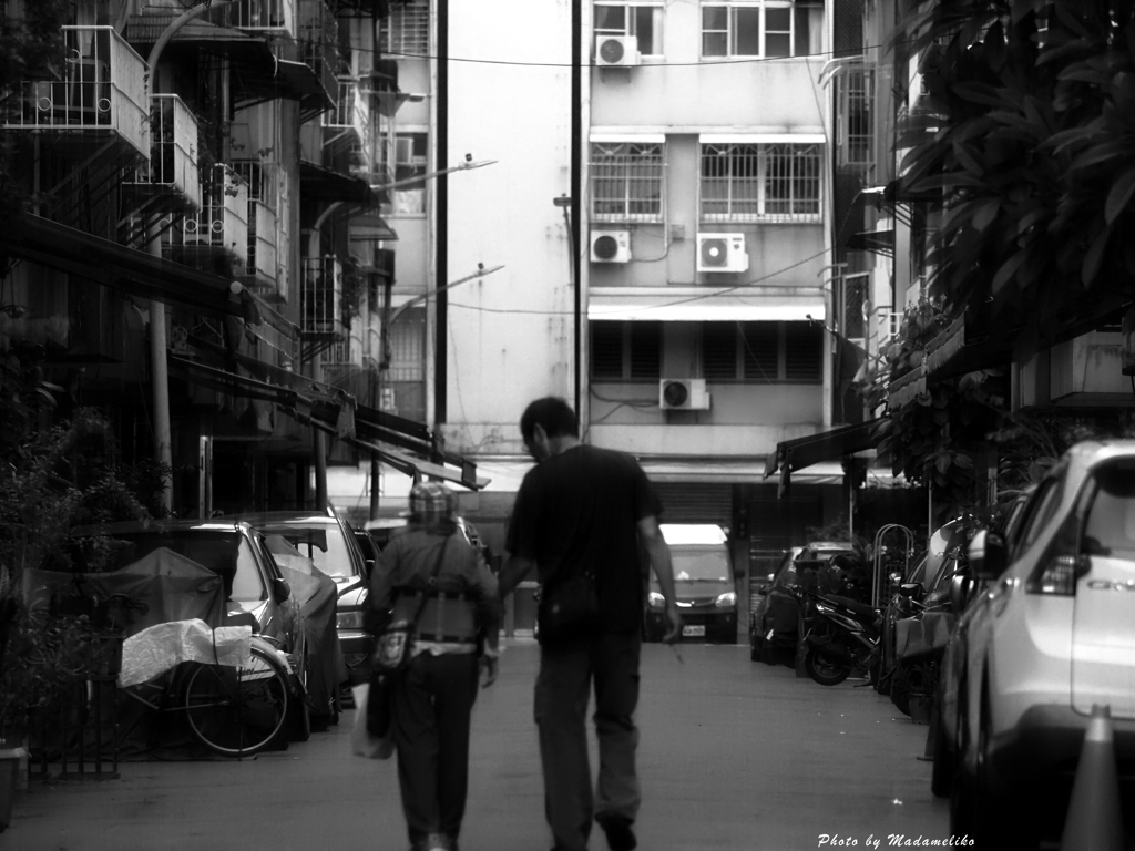 無彩 路地