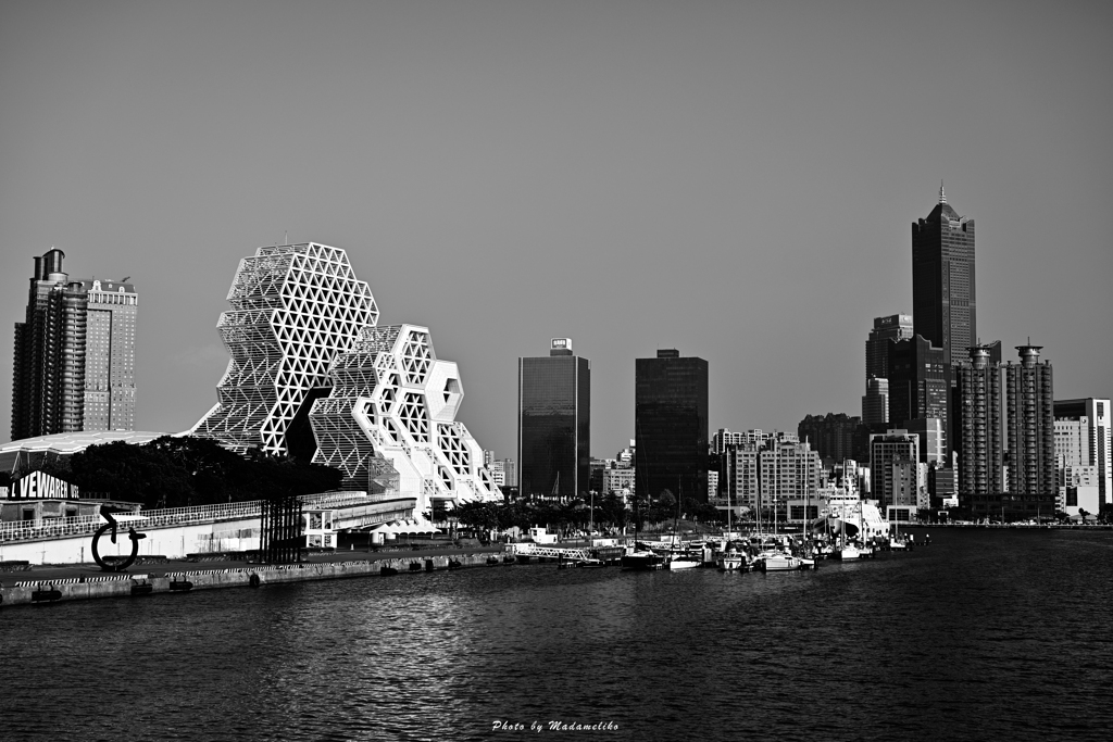 無彩 発展する街