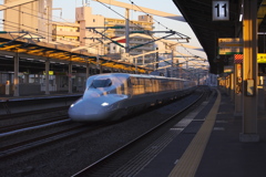 夕焼け時新幹線