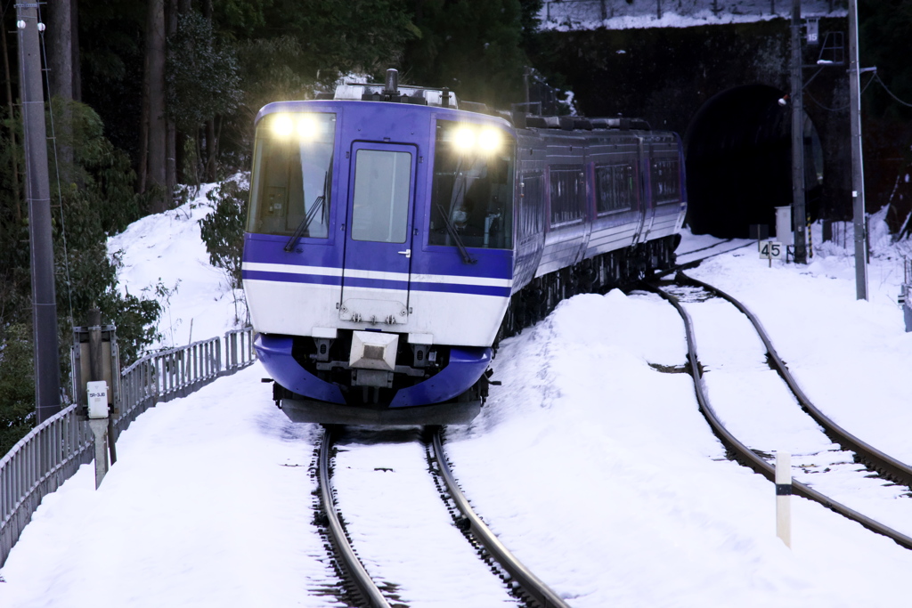 恋山形駅にて