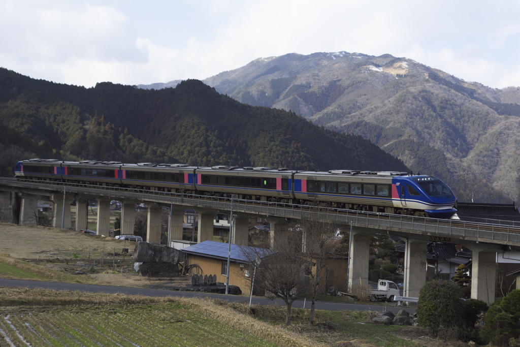 スーパーはくと全景