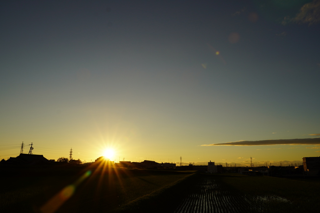 台風一過の今日の夕日