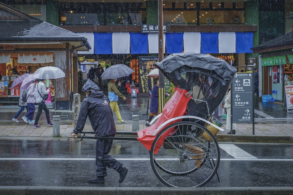 雨の嵐山