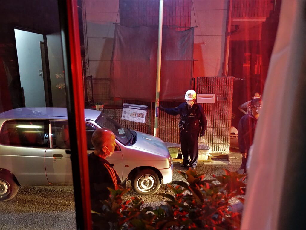 自宅前で自損事故 1