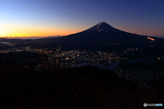 黒岳山頂から見る富士山の夜明け（1/2）