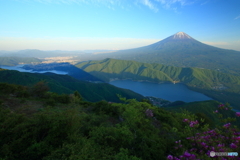 雪頭ケ岳から望む富士山と富士二湖（日没前）