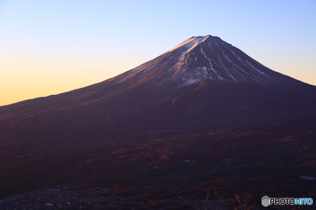 黒岳山頂から見る富士山の夜明け（2/2）