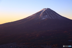 黒岳山頂から見る富士山の夜明け（2/2）