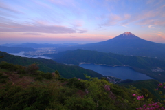 雪頭ケ岳から望む富士山と富士二湖（夕景）