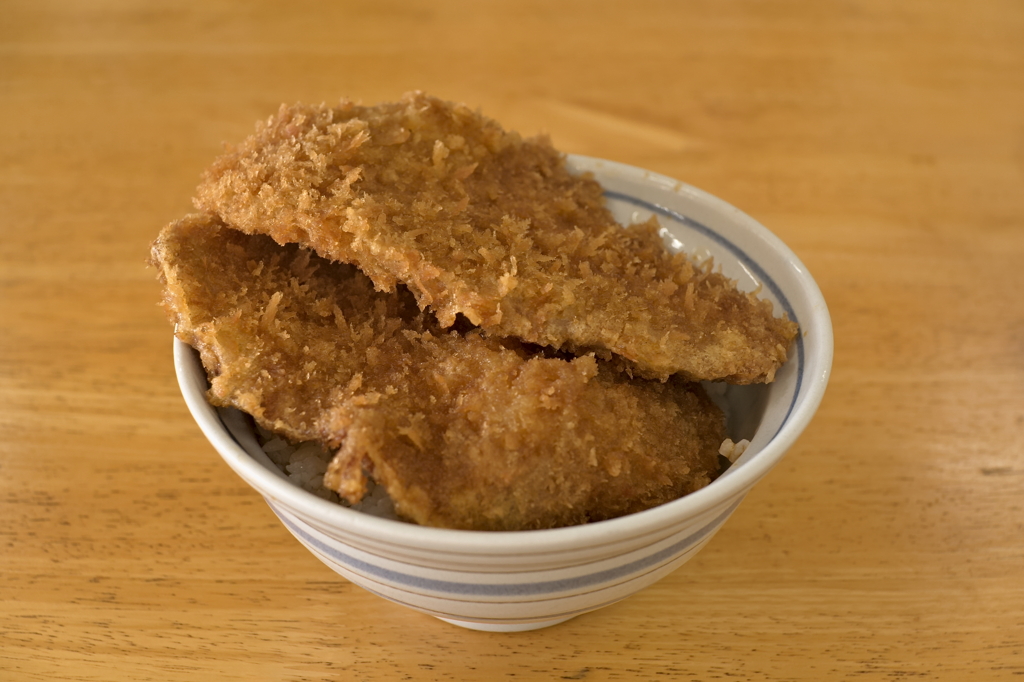三峯神社門前・大島屋のわらじカツ丼