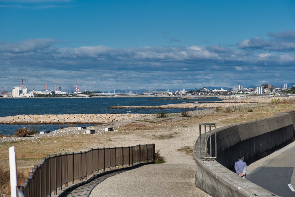 工業地帯を望む