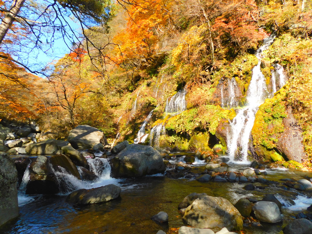 山梨県　吐竜の滝