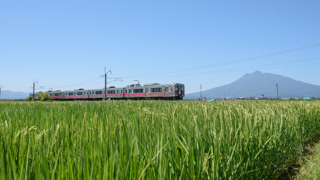 岩木山を背後に