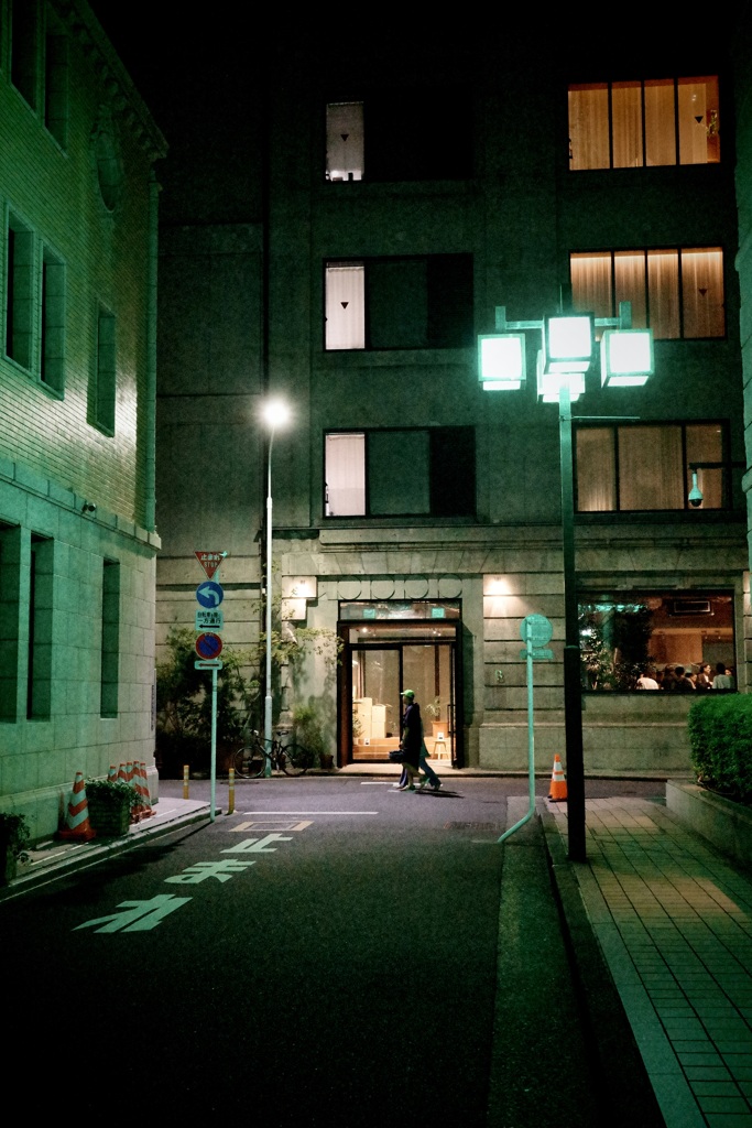 今日は茅場町で9時