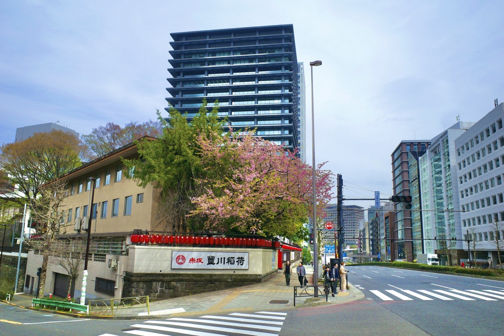 今日は赤坂で12時