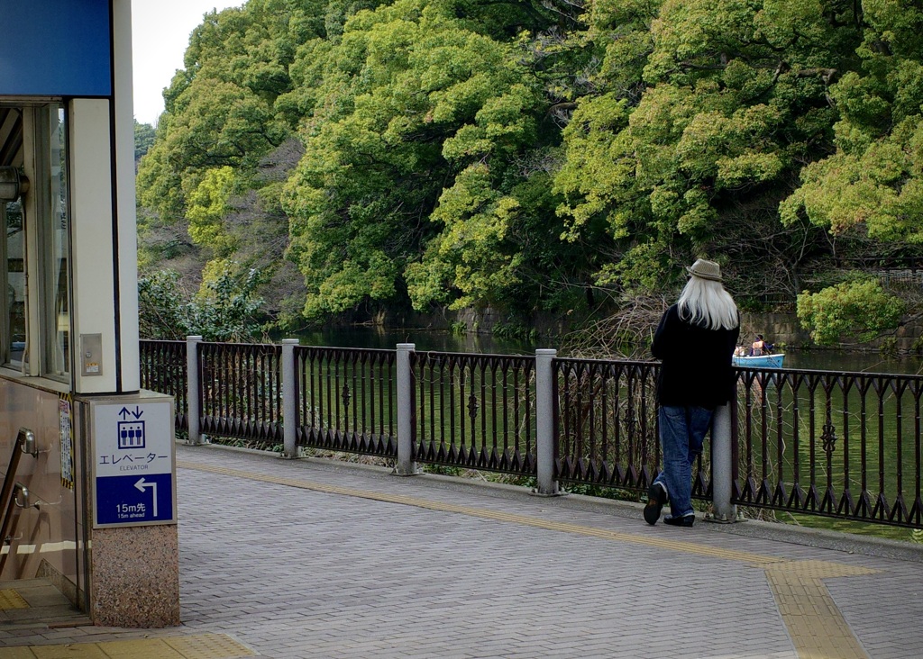 今日は赤坂で12時