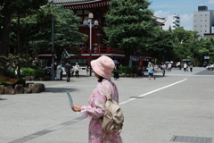 今日は浅草寺で1時