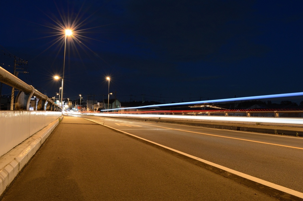夜　道路
