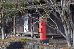 佇むポスト