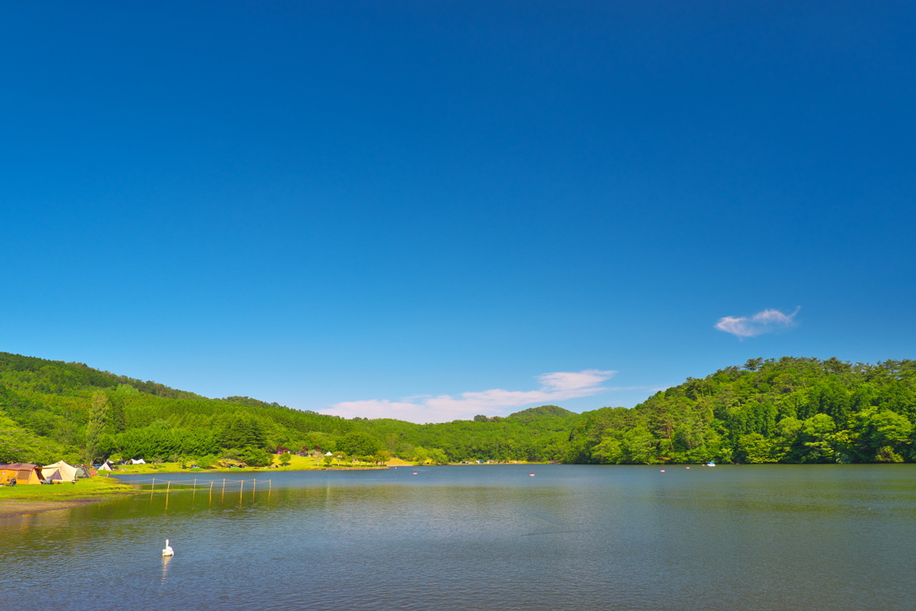 湖上の青空