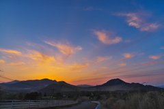 山の夕日影