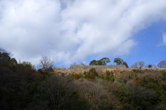 見上げれば岡城址