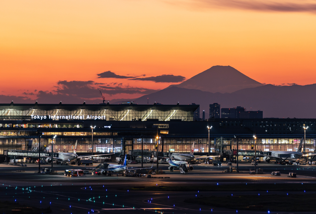 黄昏時の空港