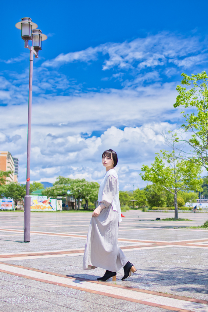 青い鳥は背中に空を運ぶ
