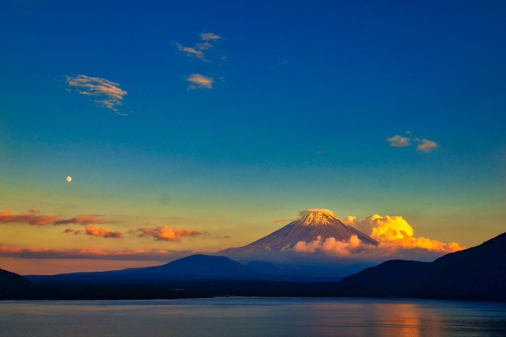 本栖湖の夕暮れ１