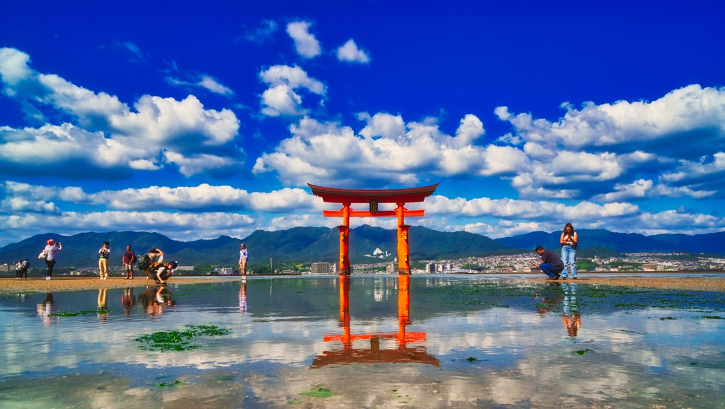 浮かぶ大鳥居