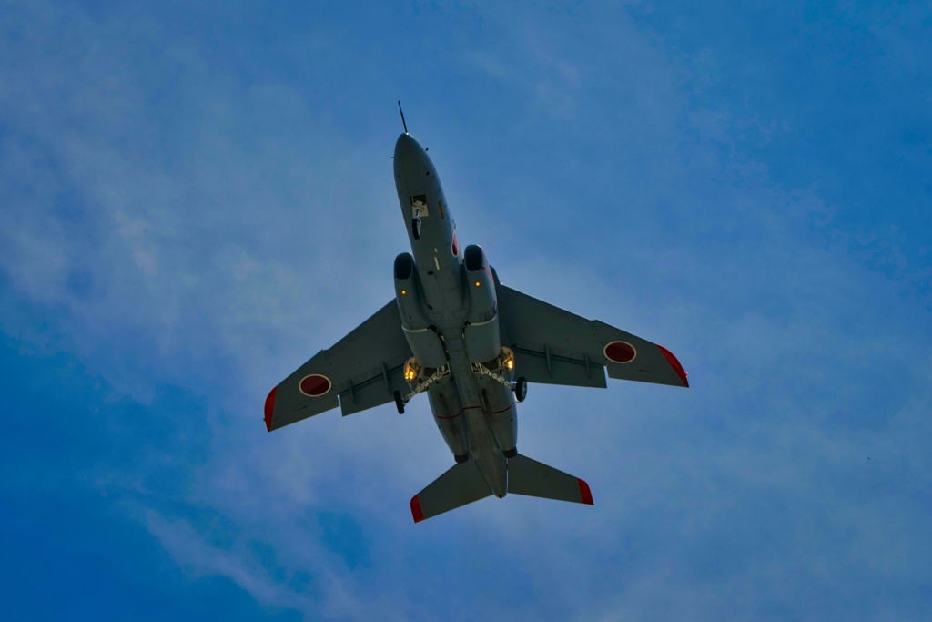 T4練習機 直上通過