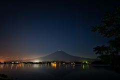 星空の河口湖と富士