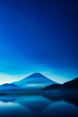 青