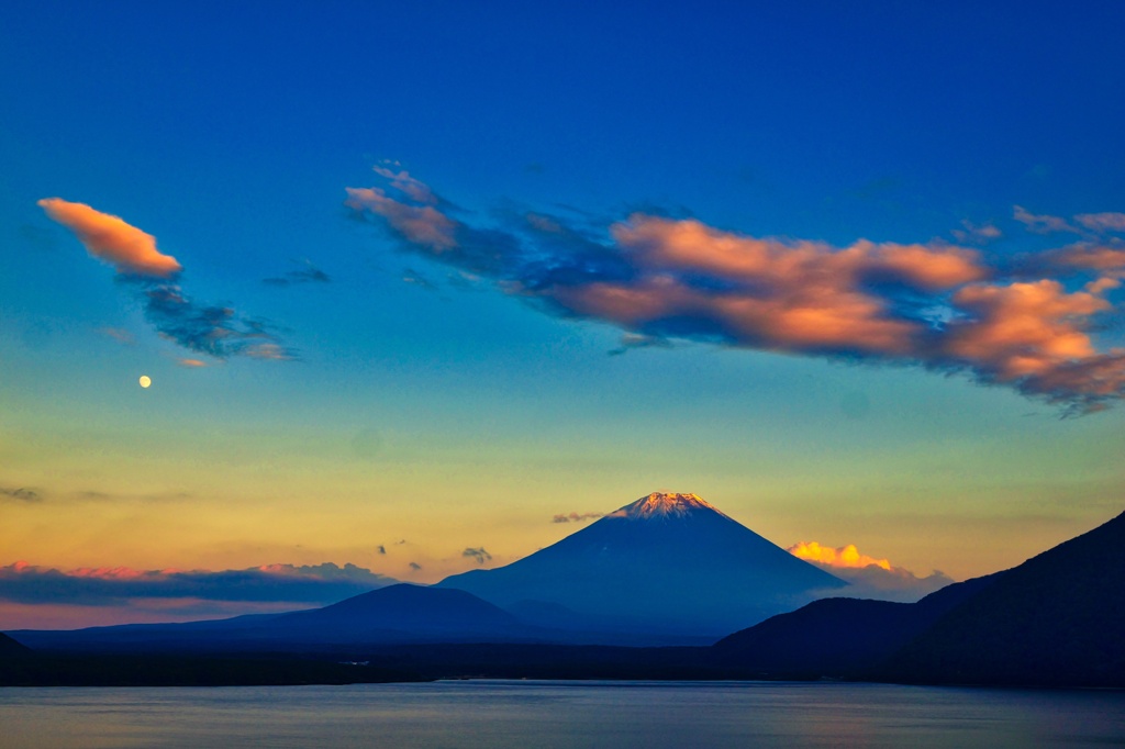 本栖湖の夕暮れ