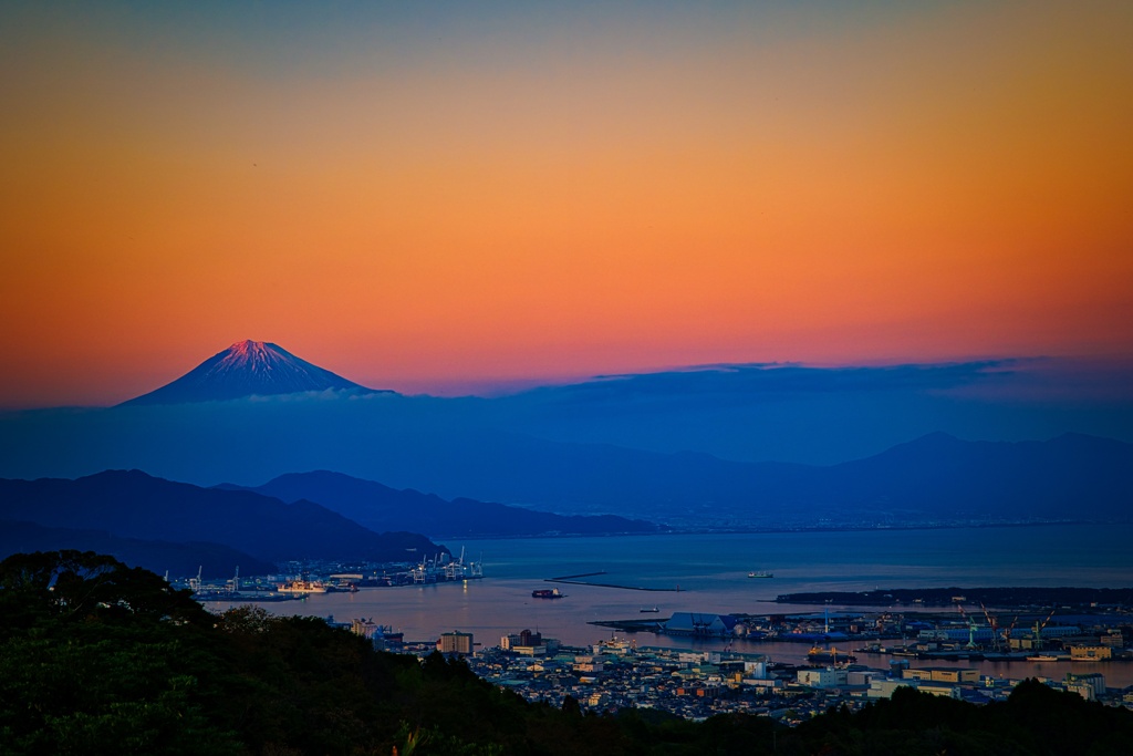 Towering Mt.Fuji