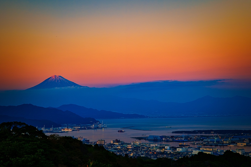 Towering Mt.Fuji