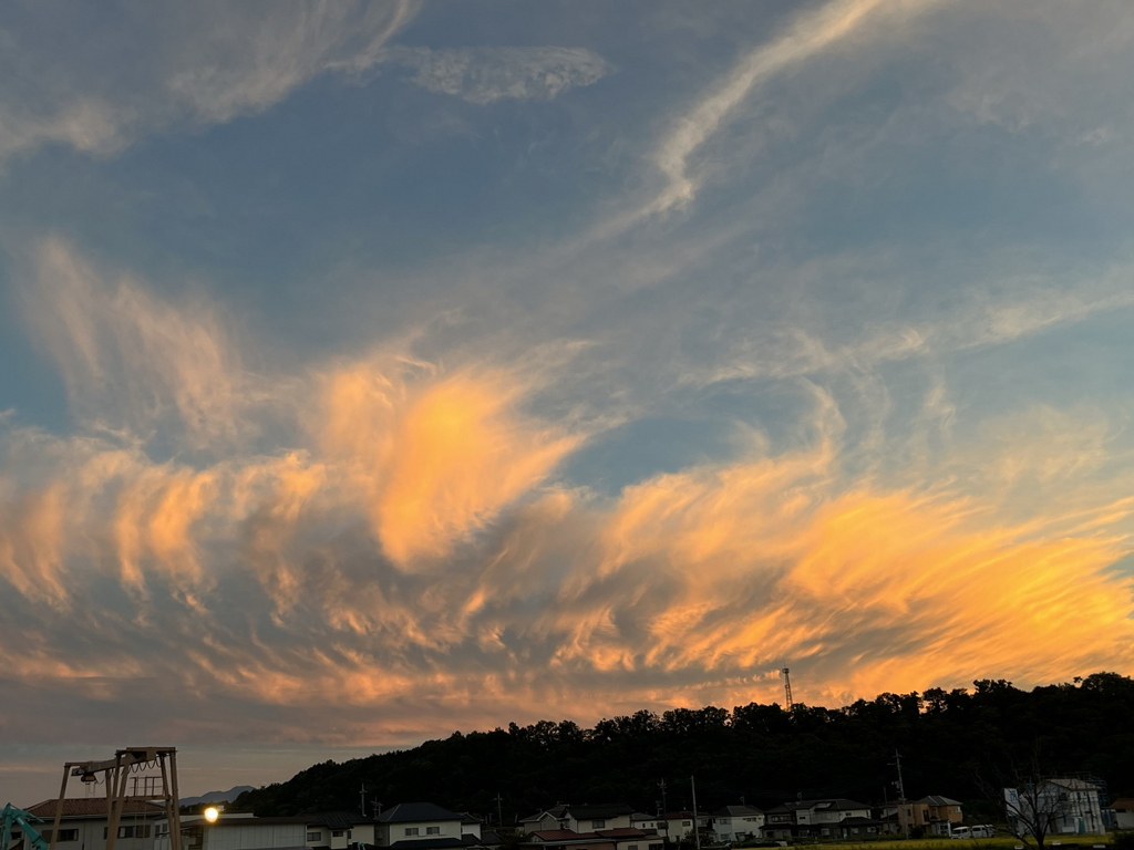 雲燃ゆる