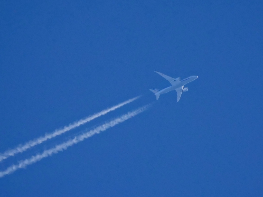 西行き・青空の中を
