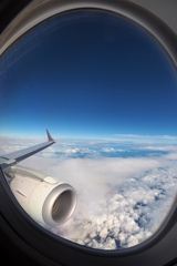 空と雲の間で