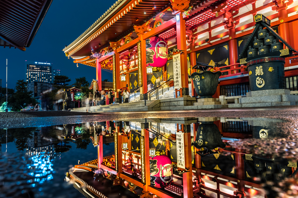 雨上がりの浅草寺