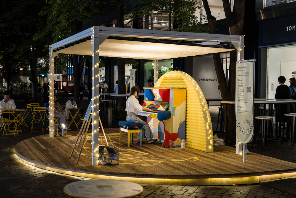 真夏の夜、丸の内