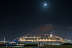 月夜の赤レンガ倉庫