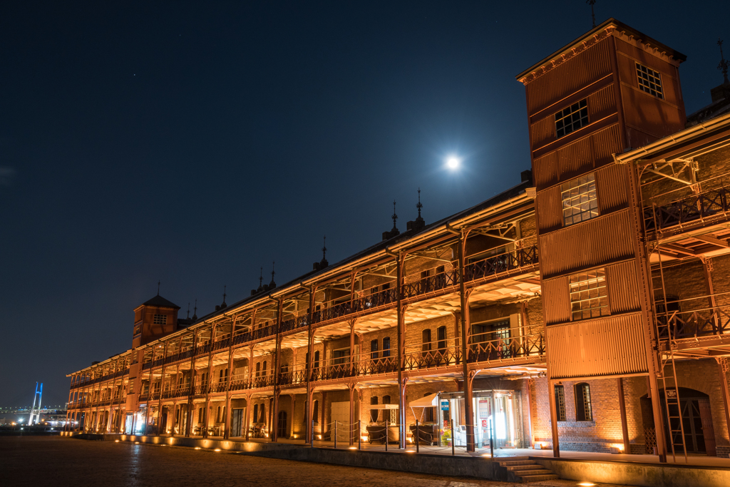 月夜の赤レンガ倉庫