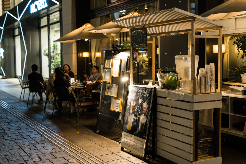 真夏の夜、丸の内