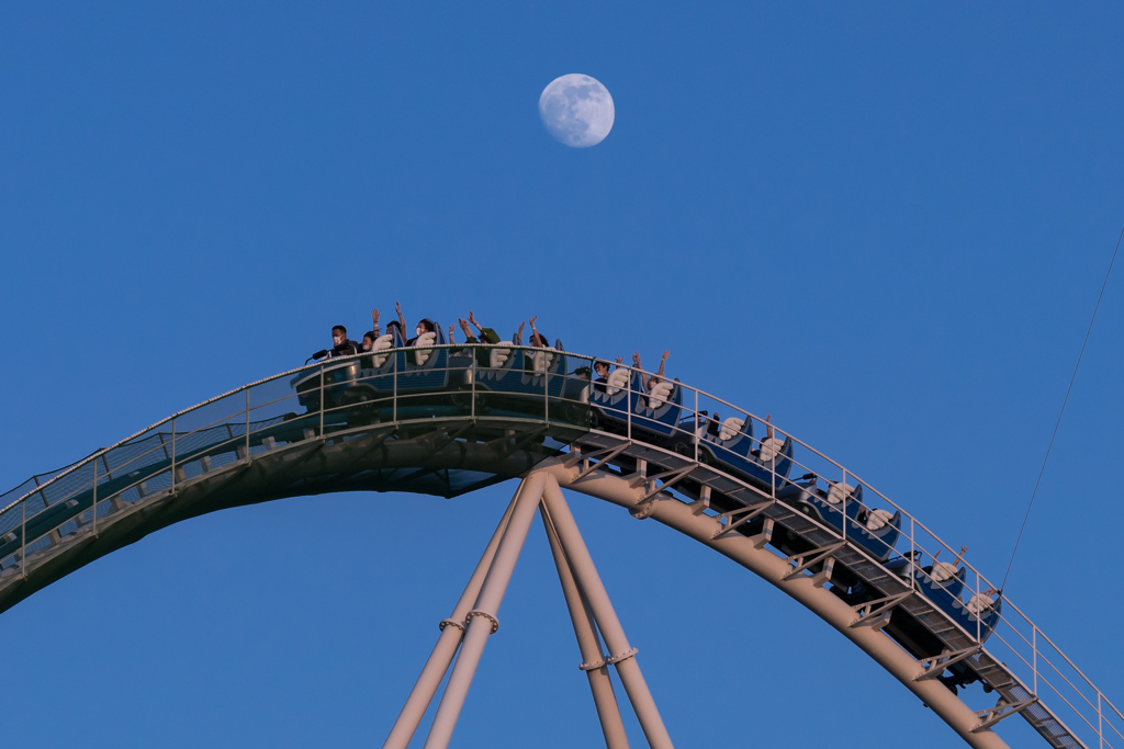 ジェットコースターと月