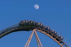 ジェットコースターと月