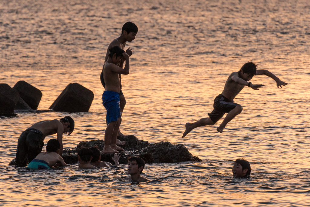 森戸海岸の子どもたち