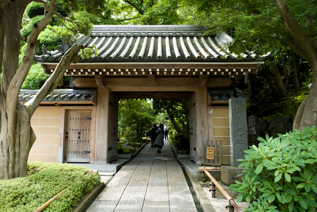 報国寺　門
