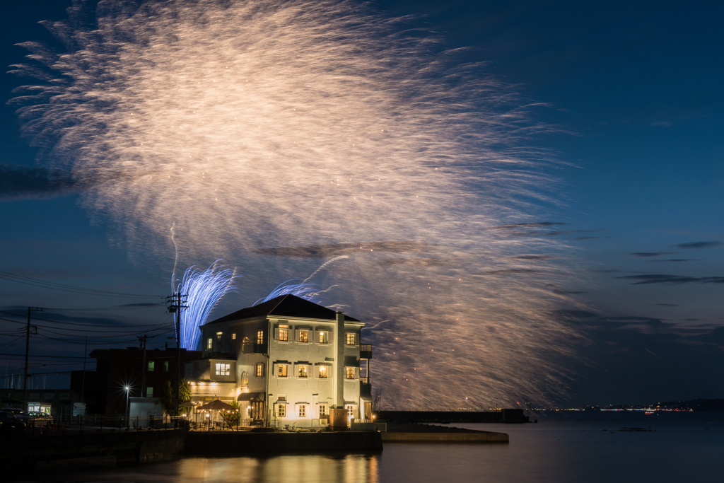 鐙摺で上がった花火